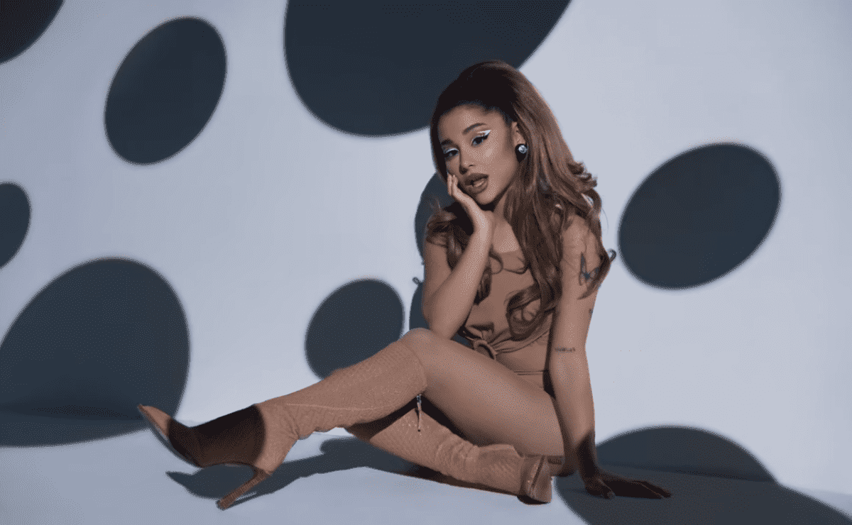 Ariana Grande crea su propio clon en el video de 34+35