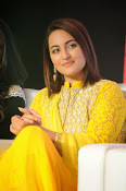 Sonakshi sinha at Lingaa event-thumbnail-6