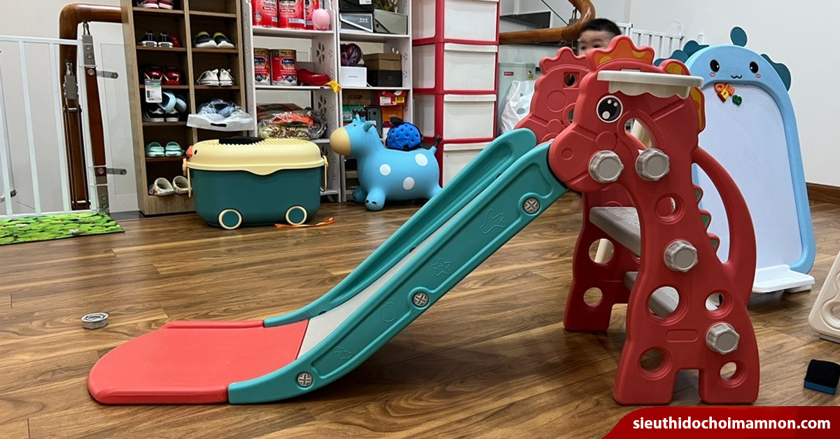 Cách chọn mua đồ chơi cầu trượt cho bé phù hợp