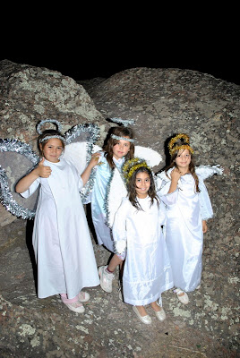 Pesebre en Piedra del Aguila.-