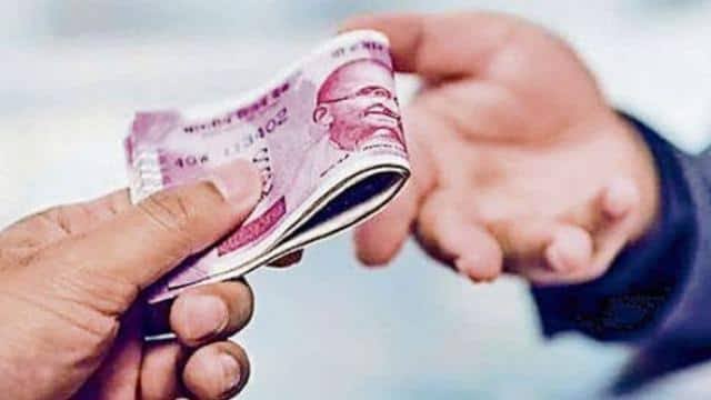बिना मानदेय इस महीने शिक्षण कार्य करेंगे  शिक्षामित्र और अनुदेशक, पढ़े सूचना 