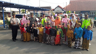 Lomba Becak Hias TK Bhayangkari Aspol Pathuk Peringati Hari Kartini