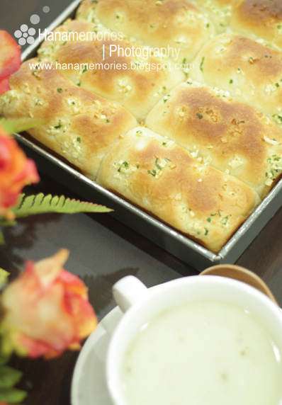 HaNa's FamiLy: Garlic Finger Bread