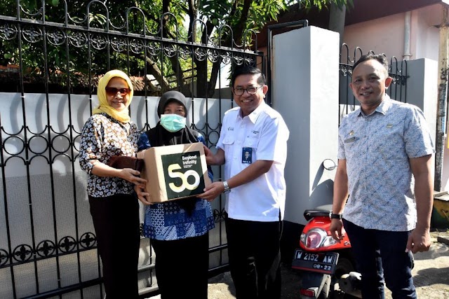 Petrokimia Gresik Bagikan 9.000 Paket Sembako untuk  Masyarakat dan Abang Becak