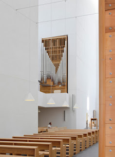 Arquitectura interior de Moneo en iglesia Donostia