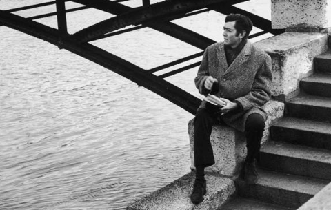 Instrucciones Para Subir Una Escalera - Julio Cortázar