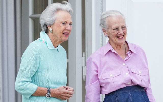 Queen Margrethe and her sister Princess Benedikte watched the changing of the guard