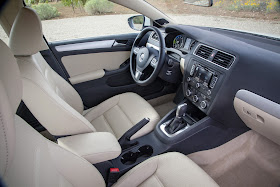 Interior view of 2016 Volkswagen Jetta Hybrid SEL