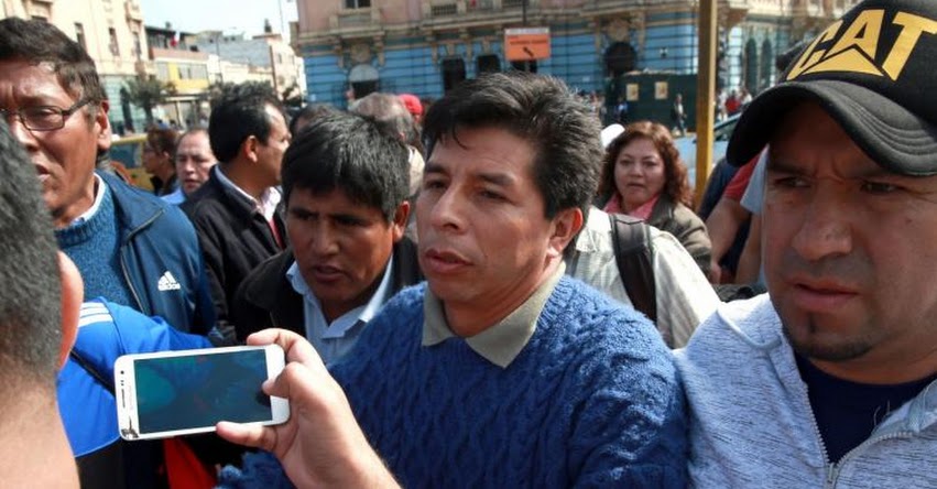 Docente Pedro Castillo solicitó inscripción de su candidatura por el Partido Perú Libre