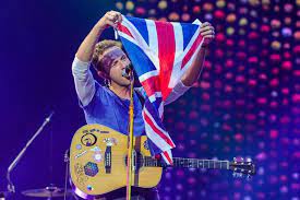 Chris Martin dan Bendera Inggris