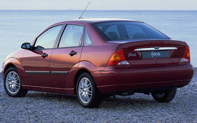 Ford Focus 2001 - sedã