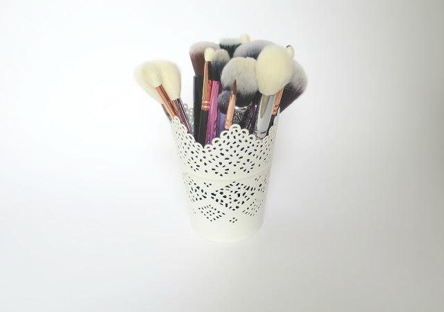 Perfect Brush and Beauty Matches make up pot