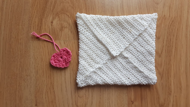 Crochet Envelope for Valentine's Day - free pattern