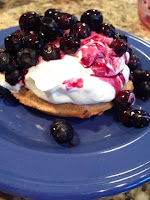 21 Day Fix Breakfast Greek Yogurt and berries waffle