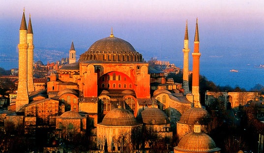 I greci boicotteranno le merci turche dopo aver trasformato Hagia Sophia in una moschea