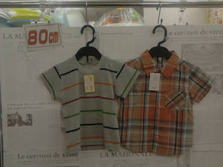 未使用品　子供服　８０㎝　左　半袖Ｔシャツ　２９０円　右半袖シャツ　３９０円