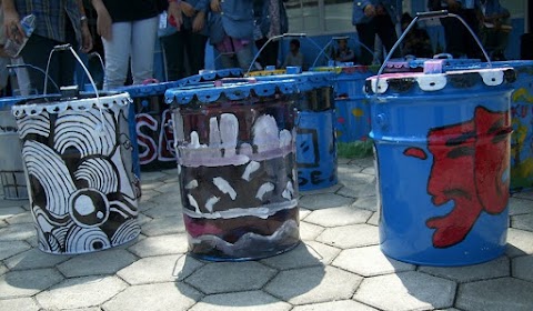 Menggali Kreatifitas dan Kepedulian Lewat Lukisan Tong Sampah