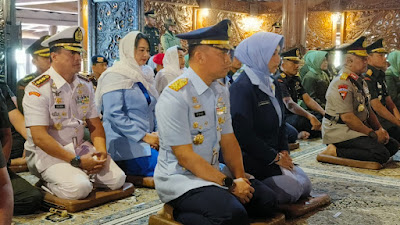 Danlanal Semarang Laksanakan Ziarah di Makam Presiden RI Ke-2