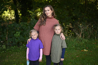 Family look in matching knitted ponchos
