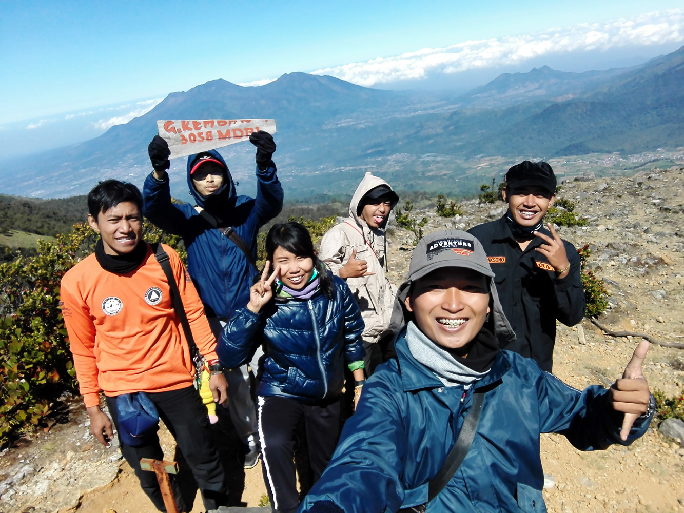 Menemukan Pemandangan Luar Biasa Di Gunung Kembar Joshua Favian Blog