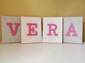 letras de madera sobre lienzos