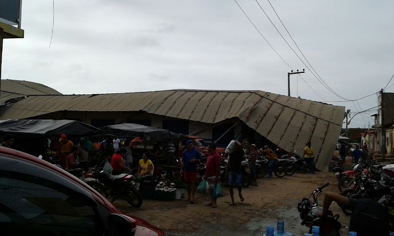 Esperantinópolis: galpão da Praça do Mercado desaba