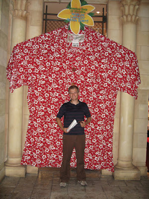 worlds biggest hawaii/aloha shirt.