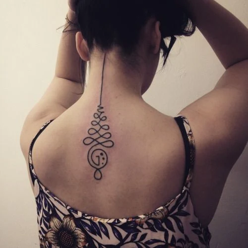 imagen de una chica tatuada