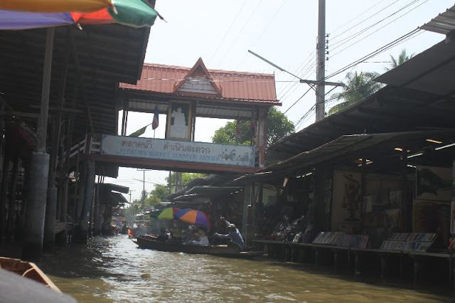 Damnoen Saduak Floating Market