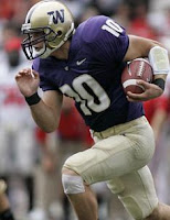 Washington Huskies player running the ball