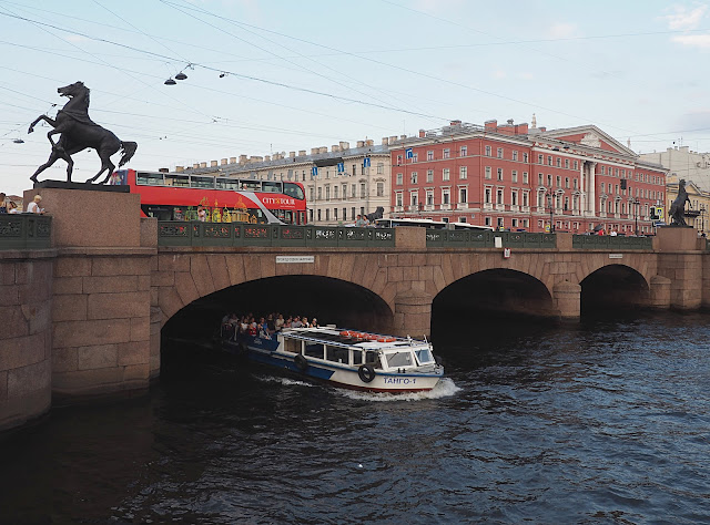 Санкт-Петербург - река Фонтанка, Аничков мост