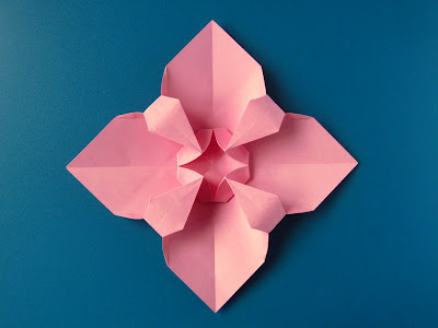 Origami Fiore quadrato - Square Flower by Francesco Guarnieri