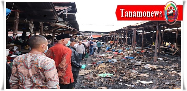 Gubernur Mahyeldi Tinjau Bekas Kebakaran Pasar Bawah Bukittinggi