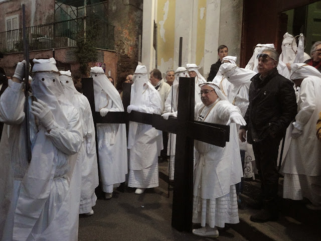 La processione degli Apostoli il Giovedì Santo a Procida