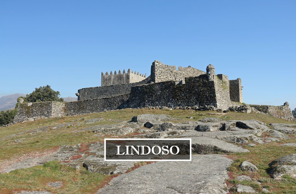 Los espigueiros y el Castillo de Lindoso, Portugal