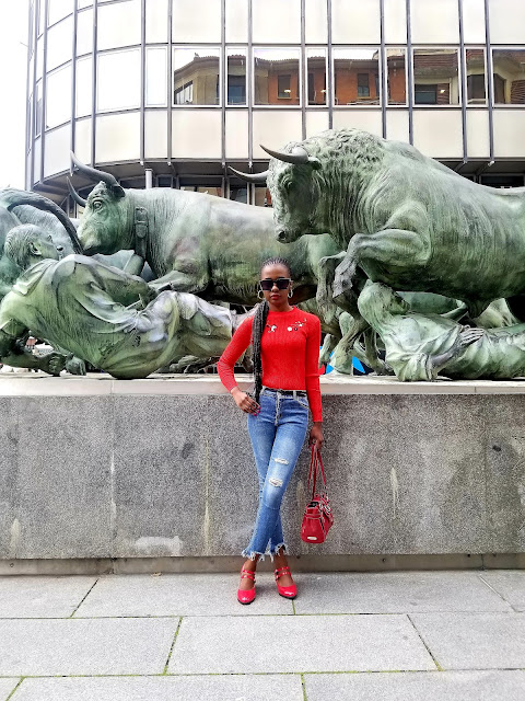 Styling Jeans For The Perfect Casual Look: Monumento Al Encierro