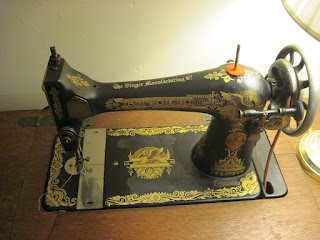 close up singer sewing machine