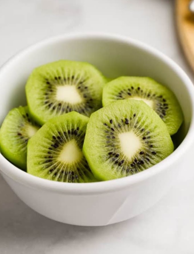 How to Cut and Eat a Kiwi Easily: The Best Tips for You