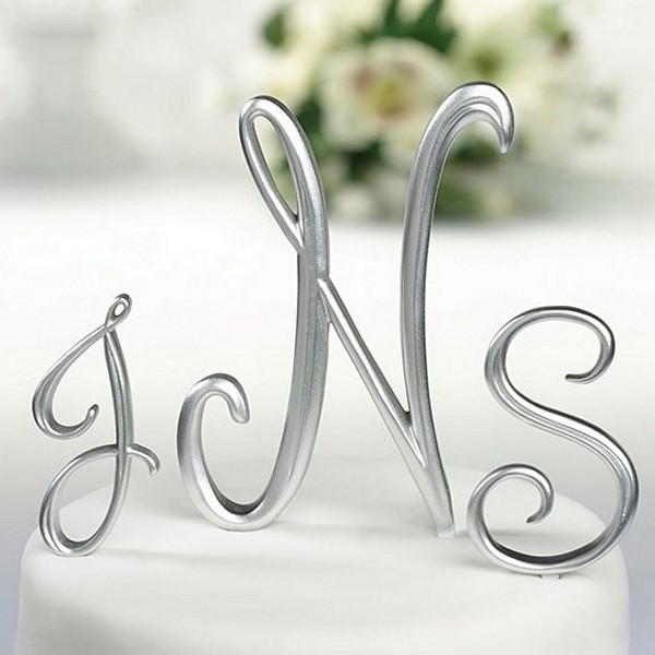 They are classic and can be used on any type of wedding cake