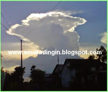 +Asap gunung merapi terlihat dari klaten