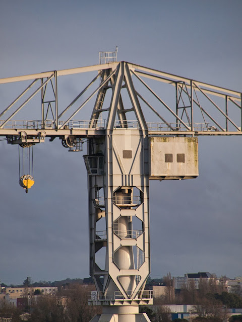 jiemve, la grue grise TITAN à Nantes