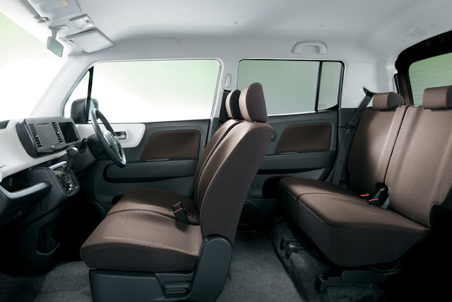 [2012 Suzuki MR Wagon interior]