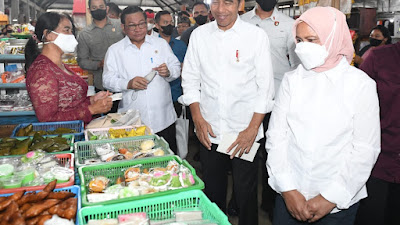Presiden Jokowi Cek Harga di Pasar Baturiti Tabanan