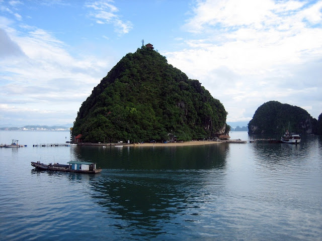 How long to travel in Halong Bay?