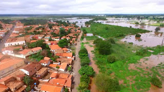 Rio Parnaíba começa a invadir zona urbana de Luzilândia, no Norte do Piauí