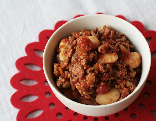 Classic Chilli con Carne - a simple recipe for this Mexican style dish which is perfect comfort food and great for freezing and eating as leftovers!