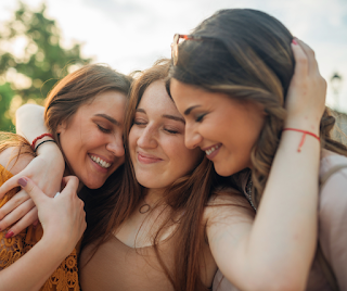 Perempuan introvert seru kalau udah jadi sahabat