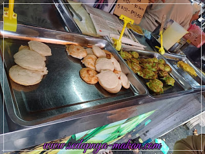 antara kuih-kuih yang di jual di pasar awam sama gagah