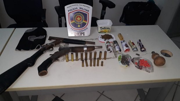 Polícia apreende drogas, armas e munições, em Santa Cruz do Capibaribe