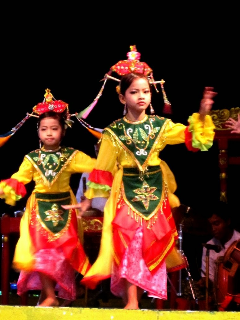 6 Tari Tradisional  Betawi  DKI Jakarta TradisiKita